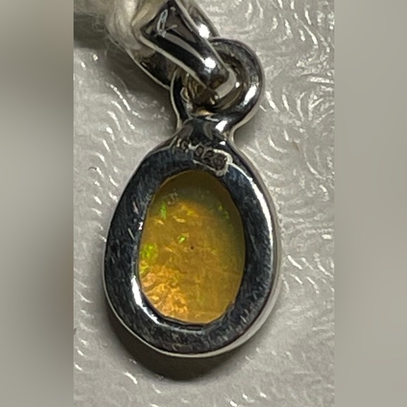 Ethiopian opal pendant - Picture 2 of 3
